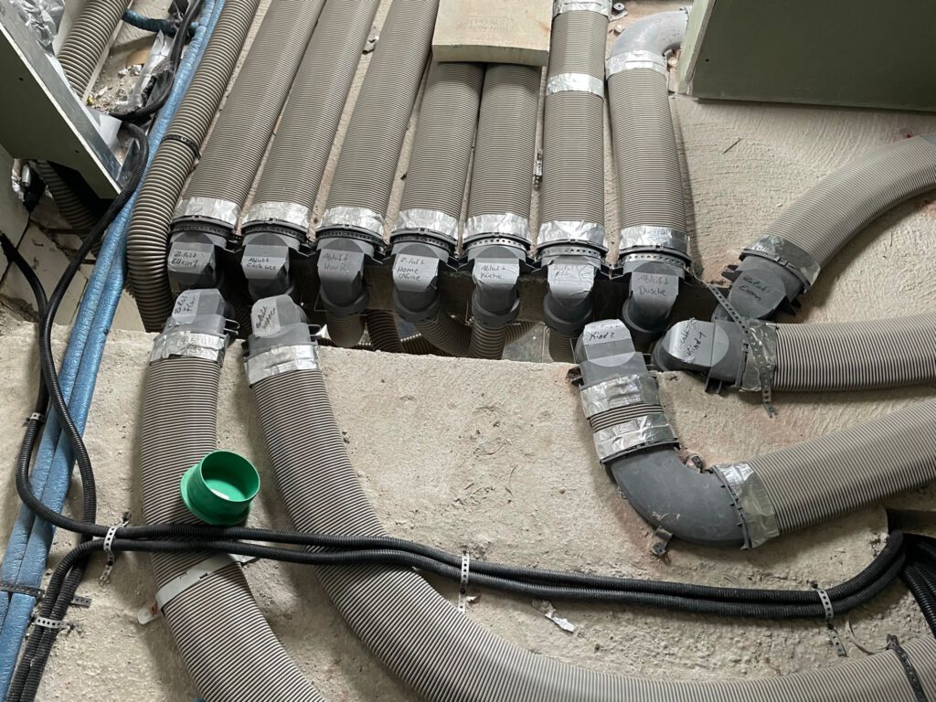 Zentrale Lüftungsanlage der Marke Stiebel Eltron - Meisterbetrieb Anlagenbau Altiparmak GmbH