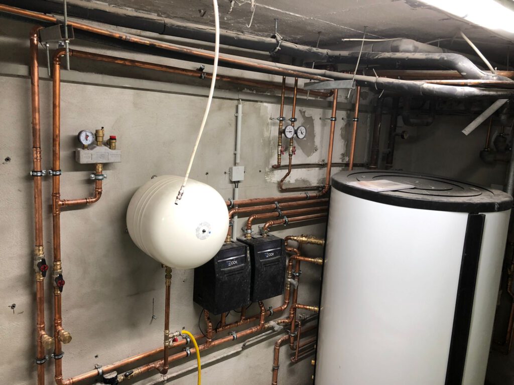 Anlagentausch einer alten Gasanlage gegen eine Fernwärmestation - Meisterbetrieb Anlagenbau Altiparmak GmbH